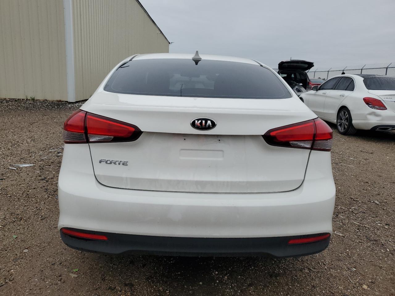 3KPFK4A70JE193038 2018 Kia Forte Lx