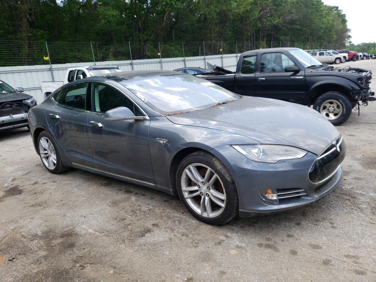 2013 Tesla Model S vin: 5YJSA1DN0DFP18897