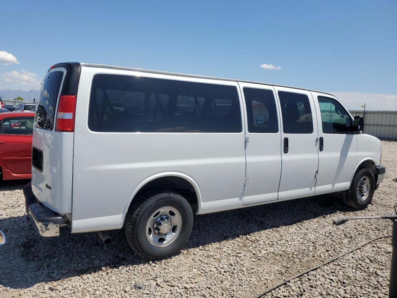 1GAZGPFG1H1106715 2017 Chevrolet Express G3500 Lt