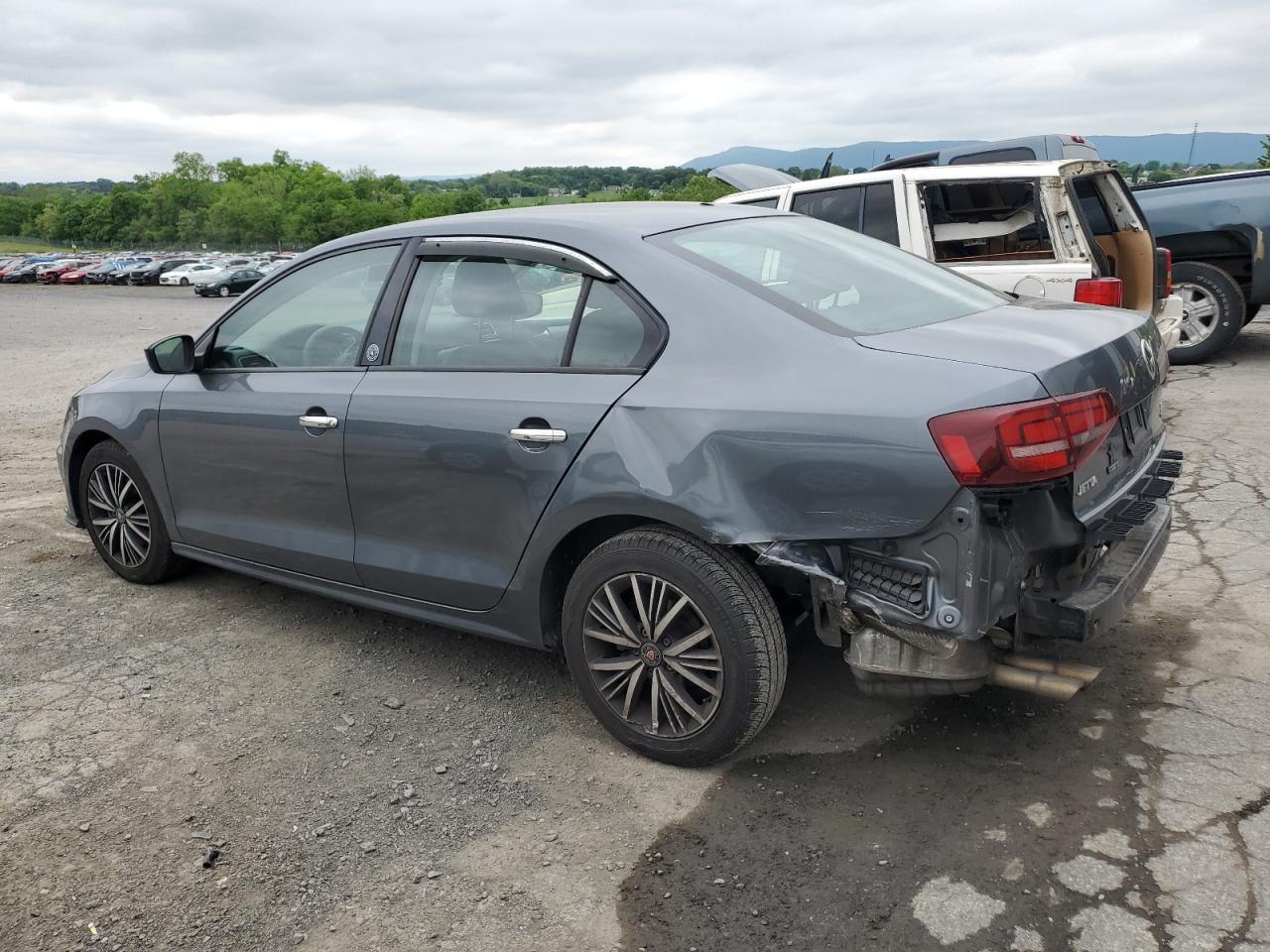 3VWDB7AJ5JM204686 2018 Volkswagen Jetta Se