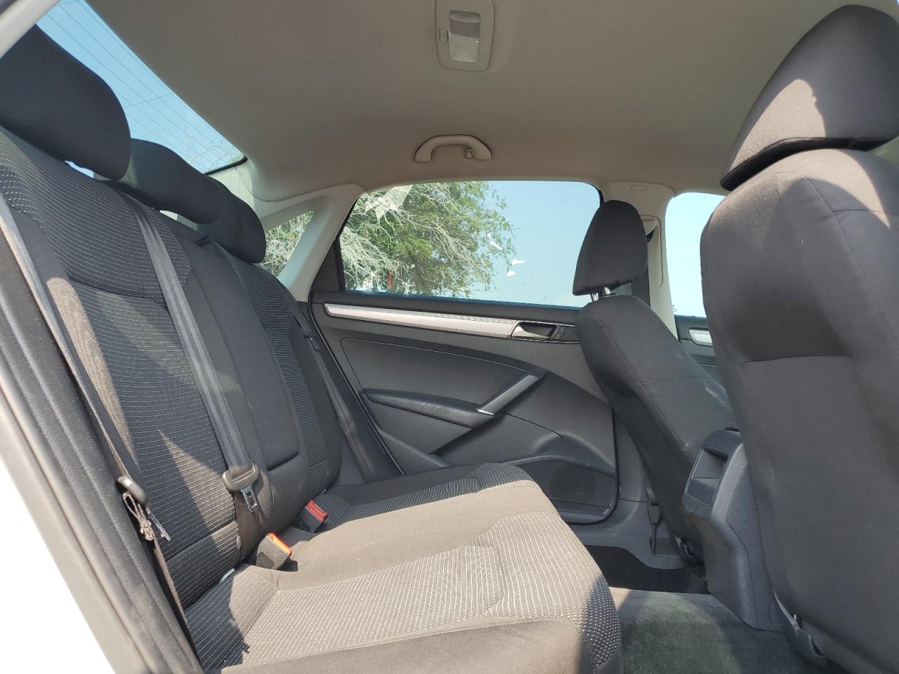 1VWAT7A32HC044134 2017 Volkswagen Passat S