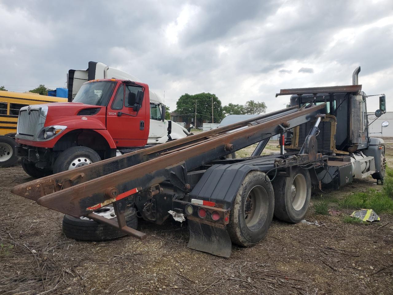 Lot #2558292038 2001 FREIGHTLINER CONVENTION