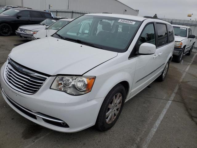 Lot #2533699165 2013 CHRYSLER TOWN & COU salvage car