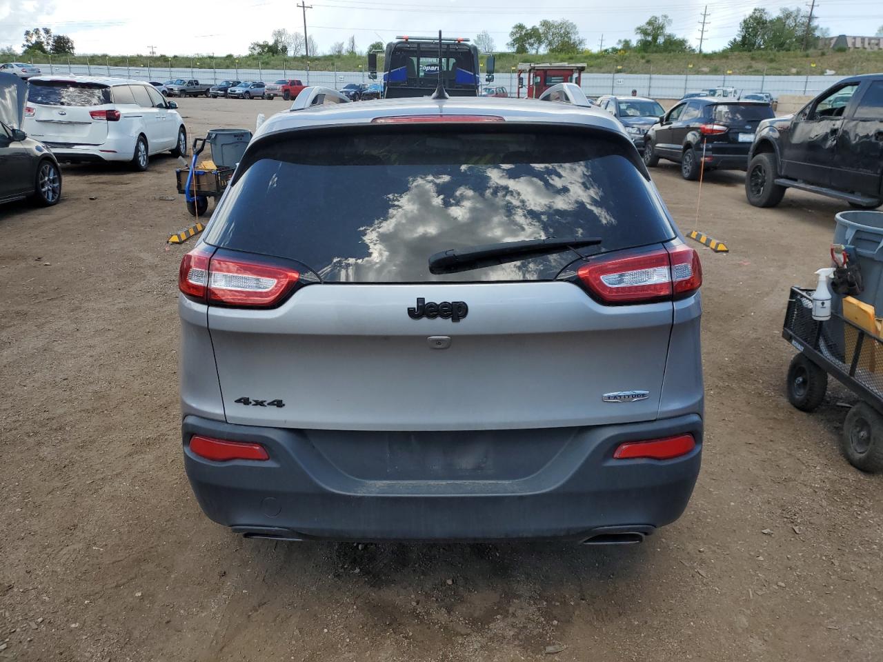 2018 Jeep Cherokee Latitude vin: 1C4PJMCX6JD529183