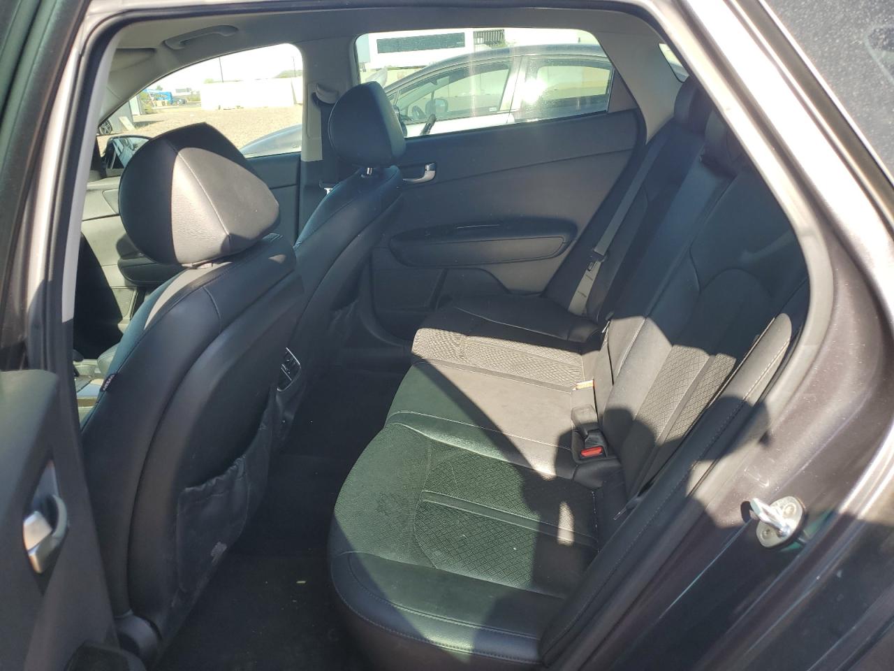 5XXGU4L31HG132601 2017 Kia Optima Ex