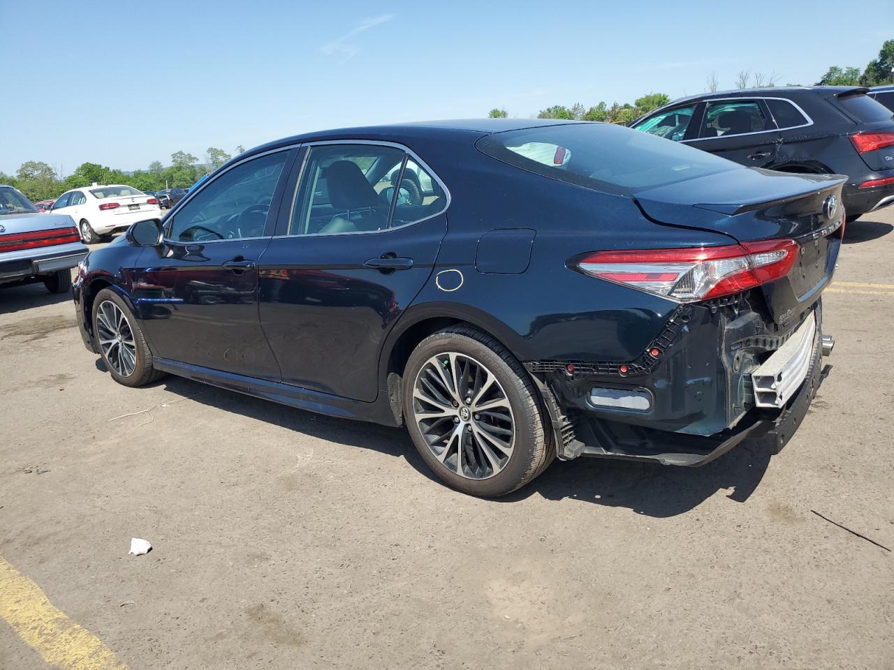 4T1B11HK9JU627304 2018 Toyota Camry L