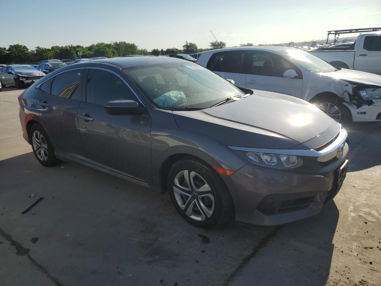 2HGFC2F52JH570354 2018 Honda Civic Lx