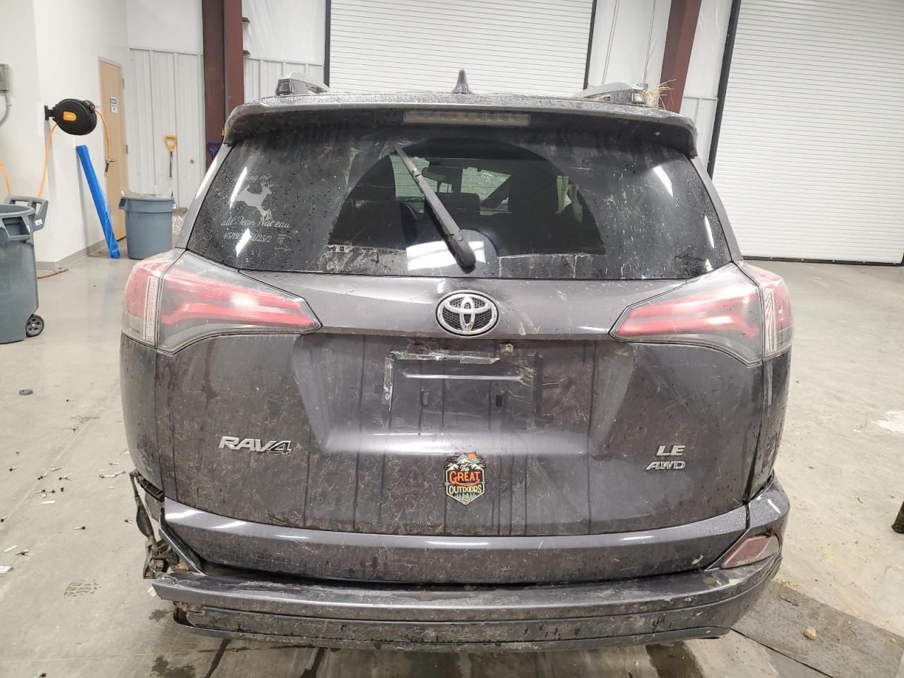 JTMBFREV9HJ125830 2017 Toyota Rav4 Le