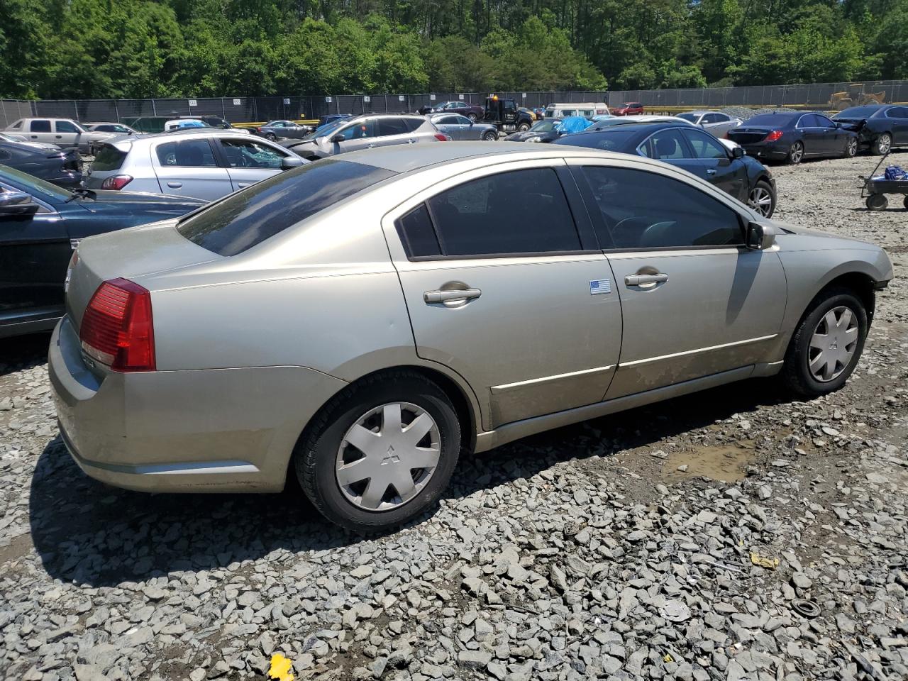 4A3AB36F05E056703 2005 Mitsubishi Galant Es Medium