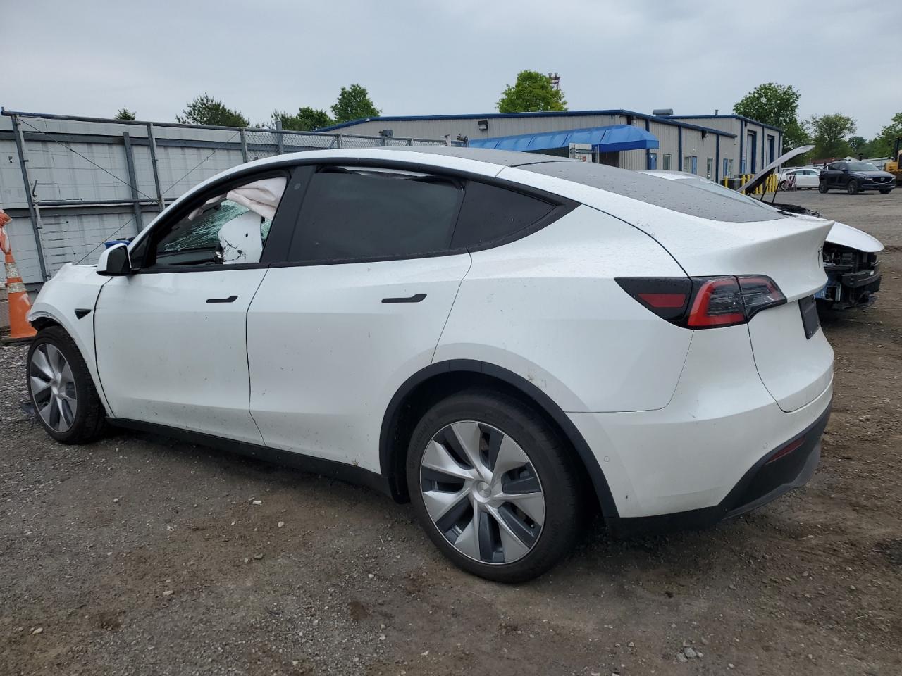 5YJYGDEE2LF044825 2020 Tesla Model Y