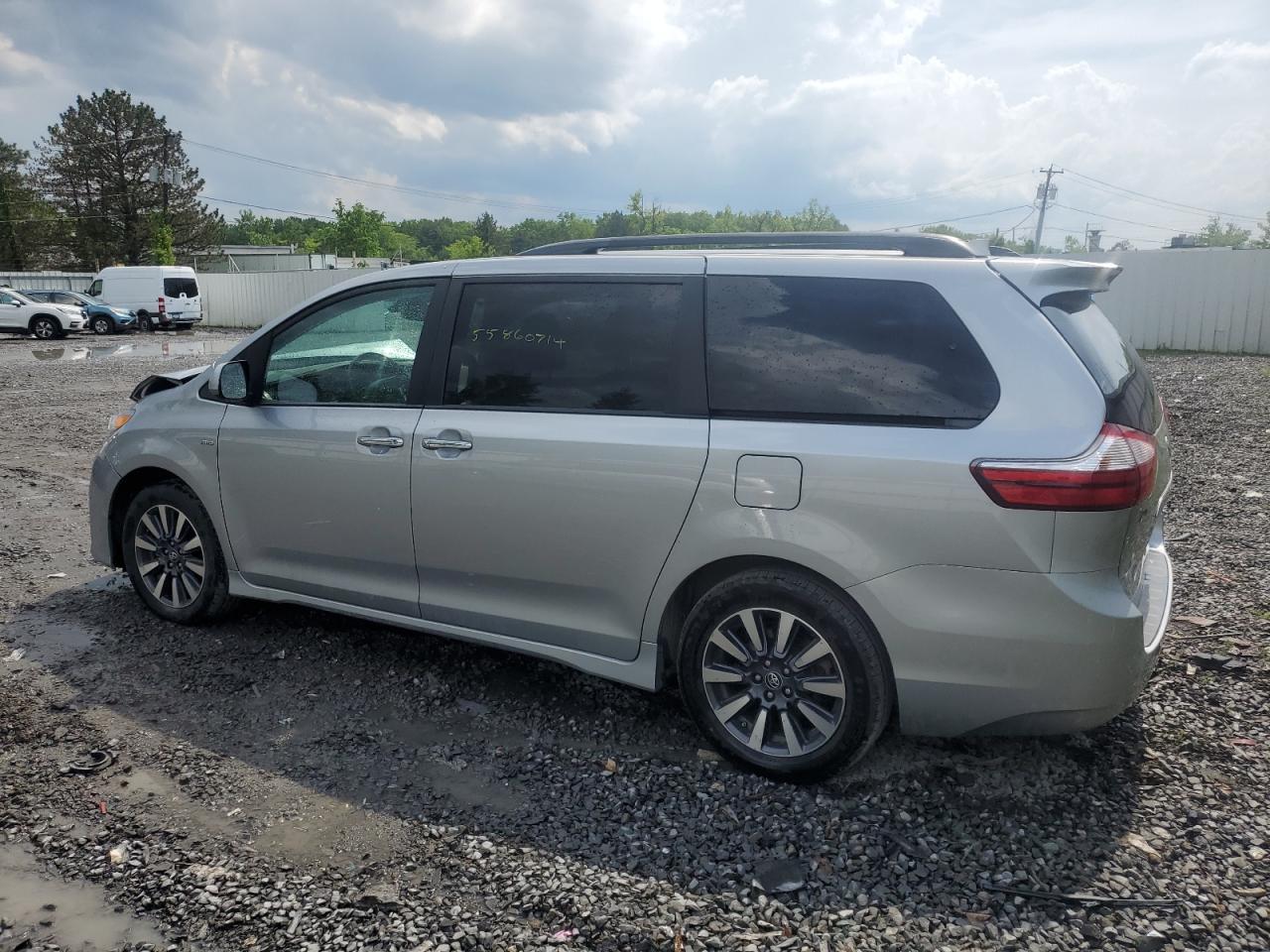 5TDDZ3DC8KS219723 2019 Toyota Sienna Xle