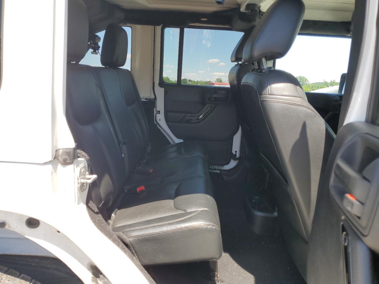 1C4BJWEG0FL688300 2015 Jeep Wrangler Unlimited Sahara