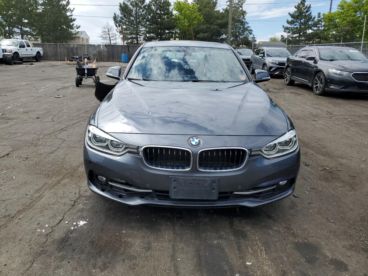 2017 BMW 330 Xi vin: WBA8D9C53HK678340