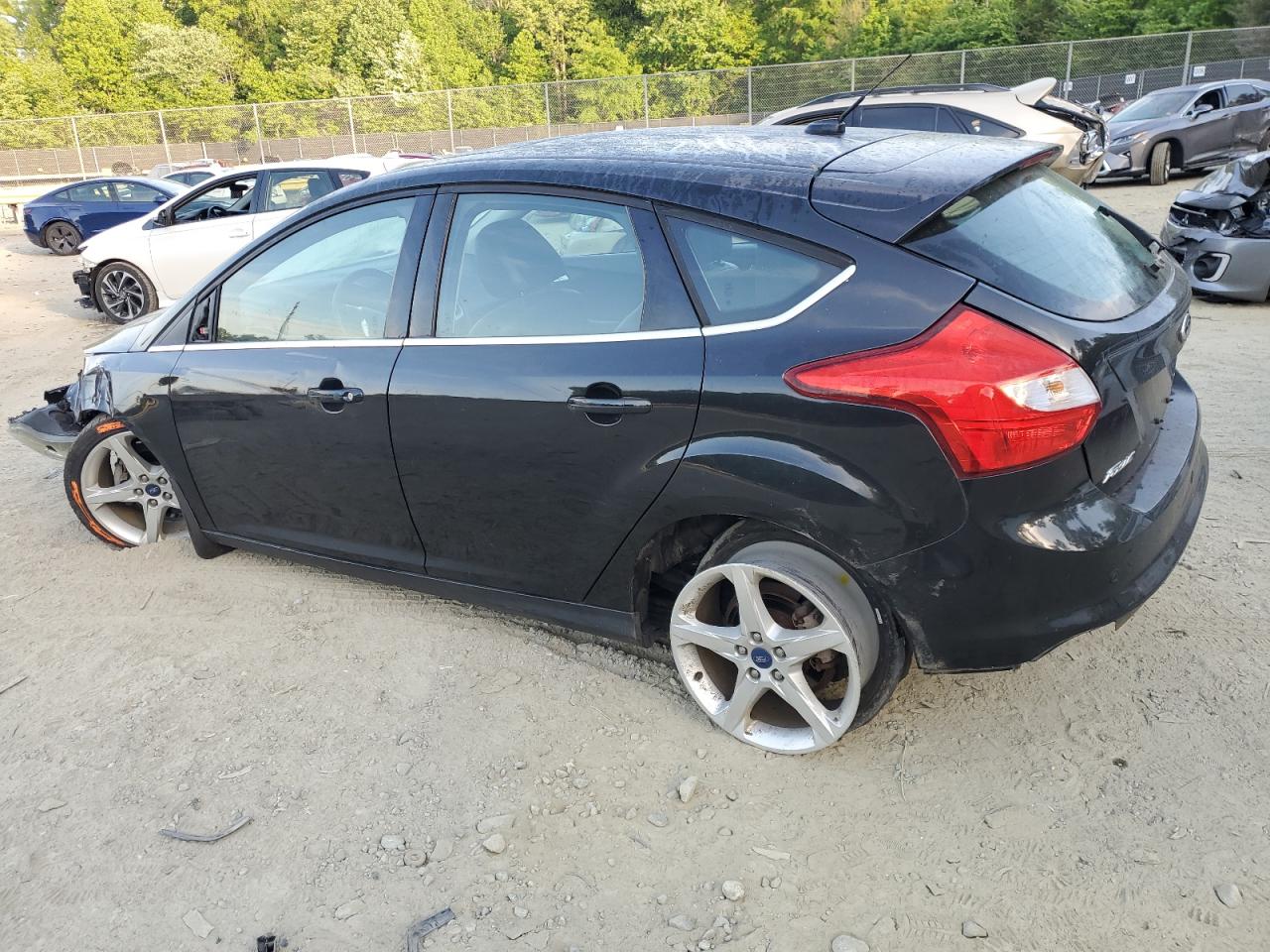 1FAHP3N27CL399685 2012 Ford Focus Titanium