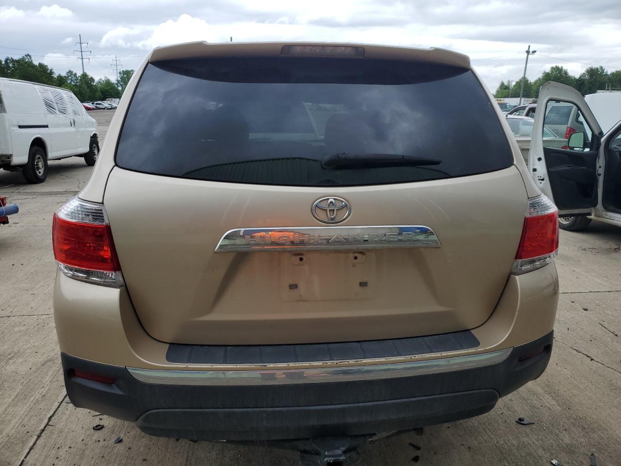 5TDZA3EH4DS041822 2013 Toyota Highlander Base