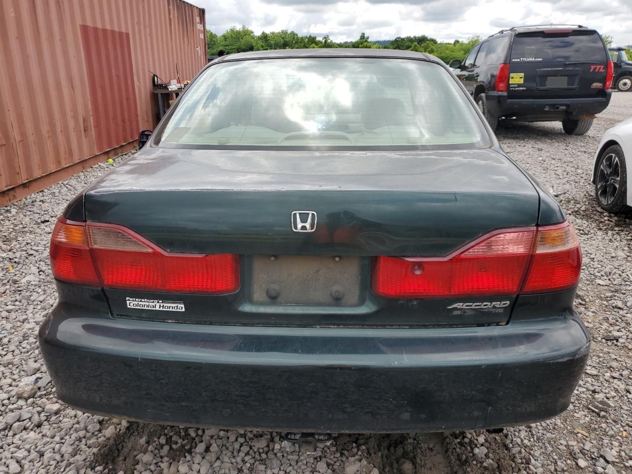 1HGCG669XYA068394 2000 Honda Accord Se