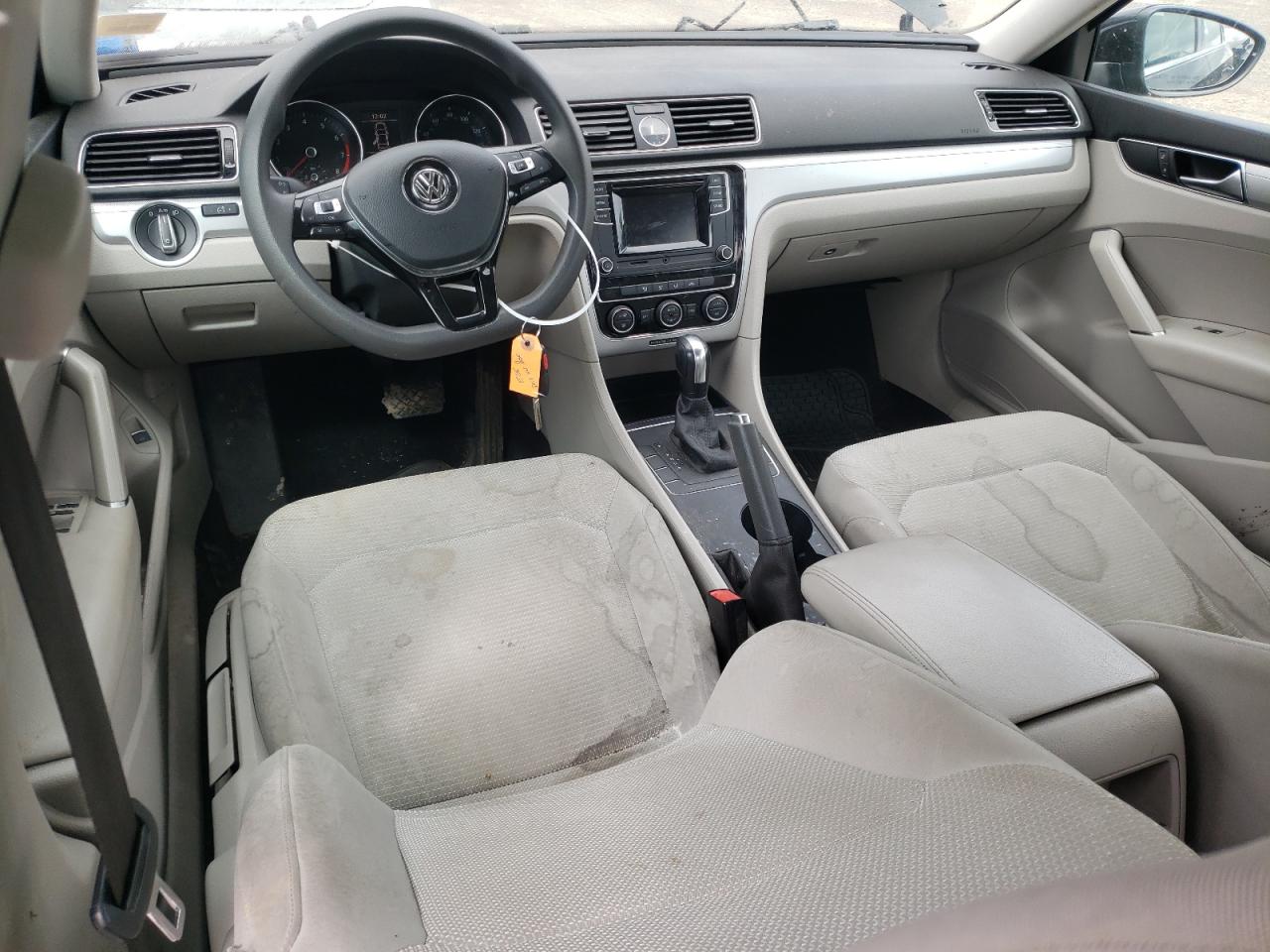 1VWAT7A38HC010103 2017 Volkswagen Passat S