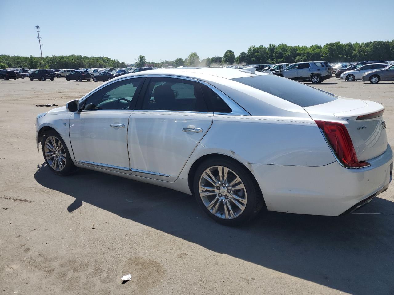 2G61M5S35J9169275 2018 Cadillac Xts Luxury