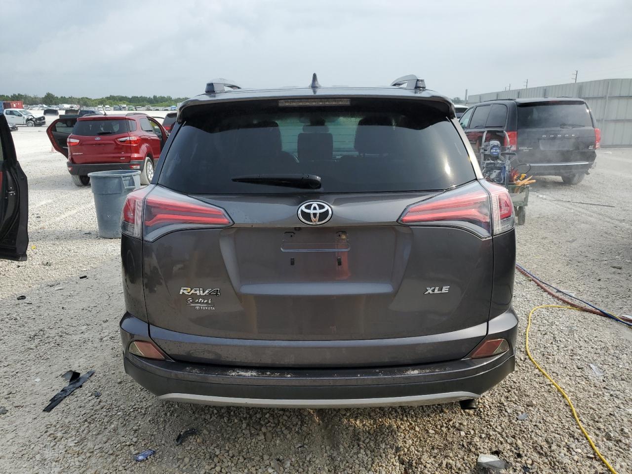 JTMWFREV3HJ705236 2017 Toyota Rav4 Xle