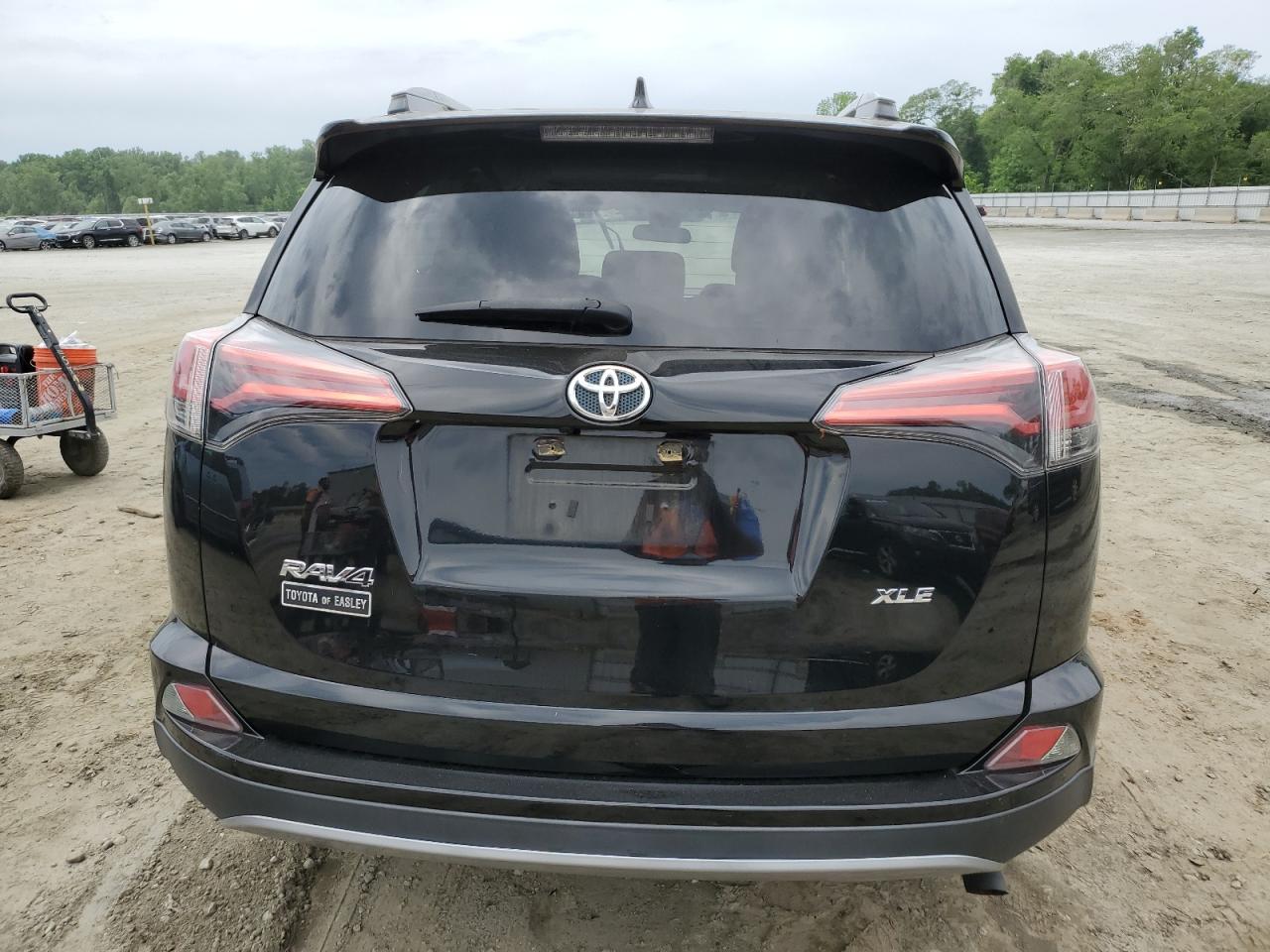2T3WFREVXHW326428 2017 Toyota Rav4 Xle