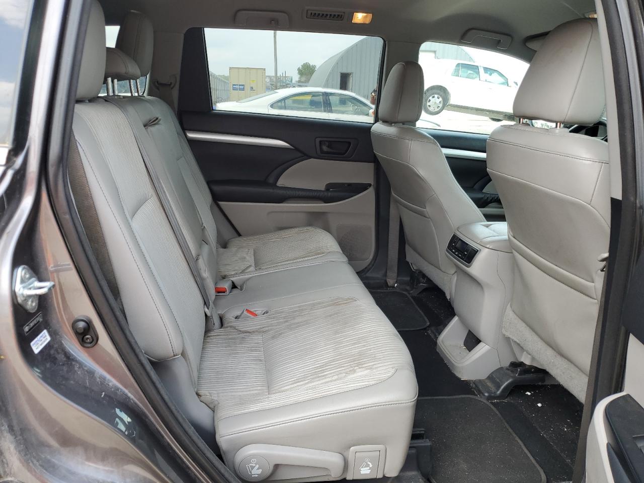 5TDBKRFH2ES045272 2014 Toyota Highlander Le