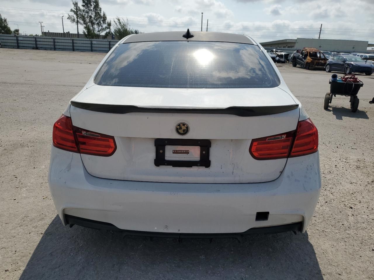 2015 BMW 335 Xi vin: WBA3B9G53FNR94553