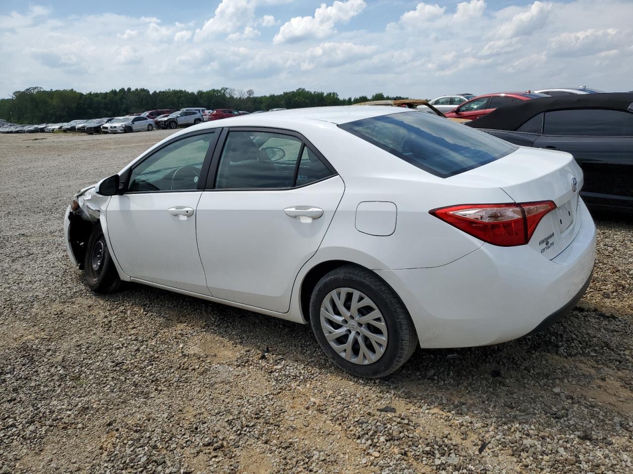 2018 Toyota Corolla L vin: 5YFBURHE2JP777501