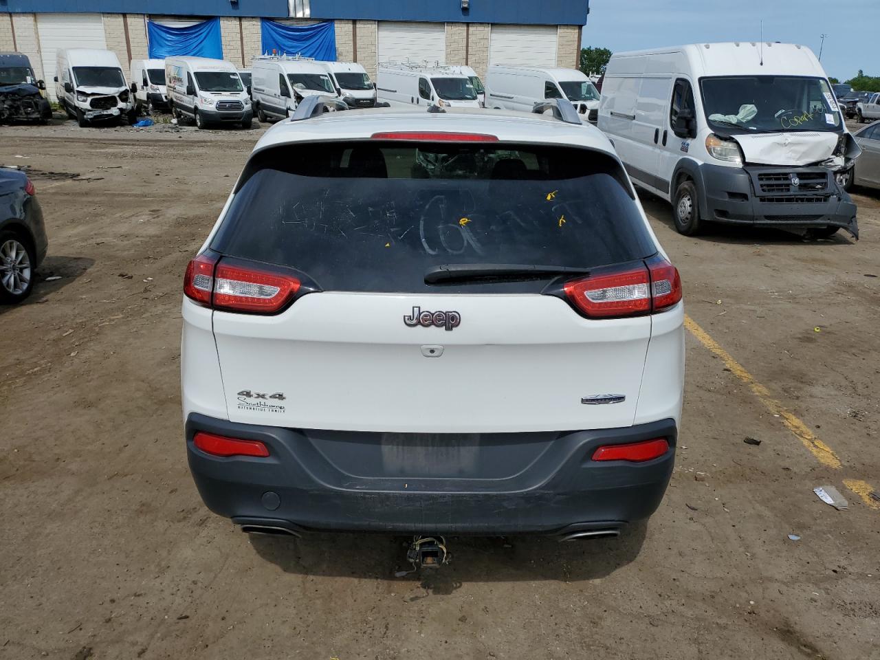 1C4PJMCSXGW145327 2016 Jeep Cherokee Latitude