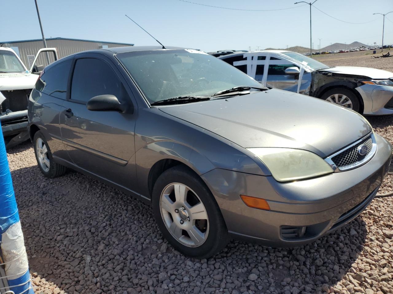 1FAHP31NX7W217868 2007 Ford Focus Zx3