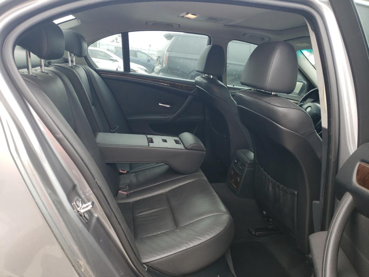 WBANV13558CZ55680 2008 BMW 528 Xi