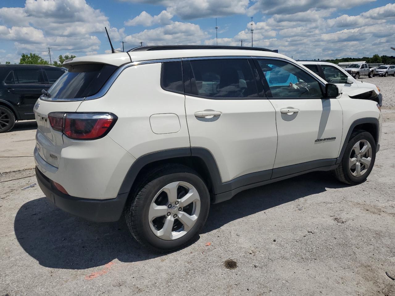 2018 Jeep Compass Latitude vin: 3C4NJDBB6JT480932