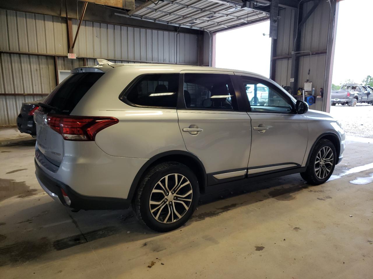 JA4AZ2A36HZ045198 2017 Mitsubishi Outlander Es