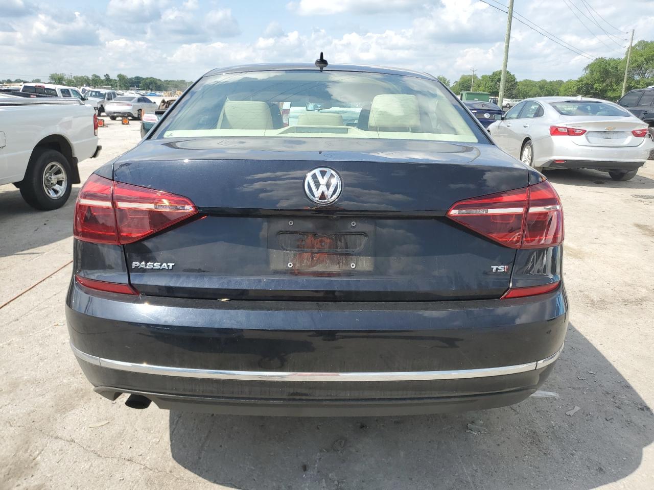 1VWLA7A35KC010047 2019 Volkswagen Passat Wolfsburg