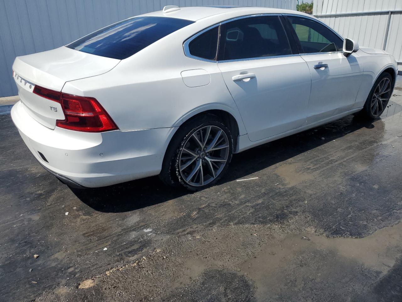 LVY982AK4JP035881 2018 Volvo S90 T5 Momentum