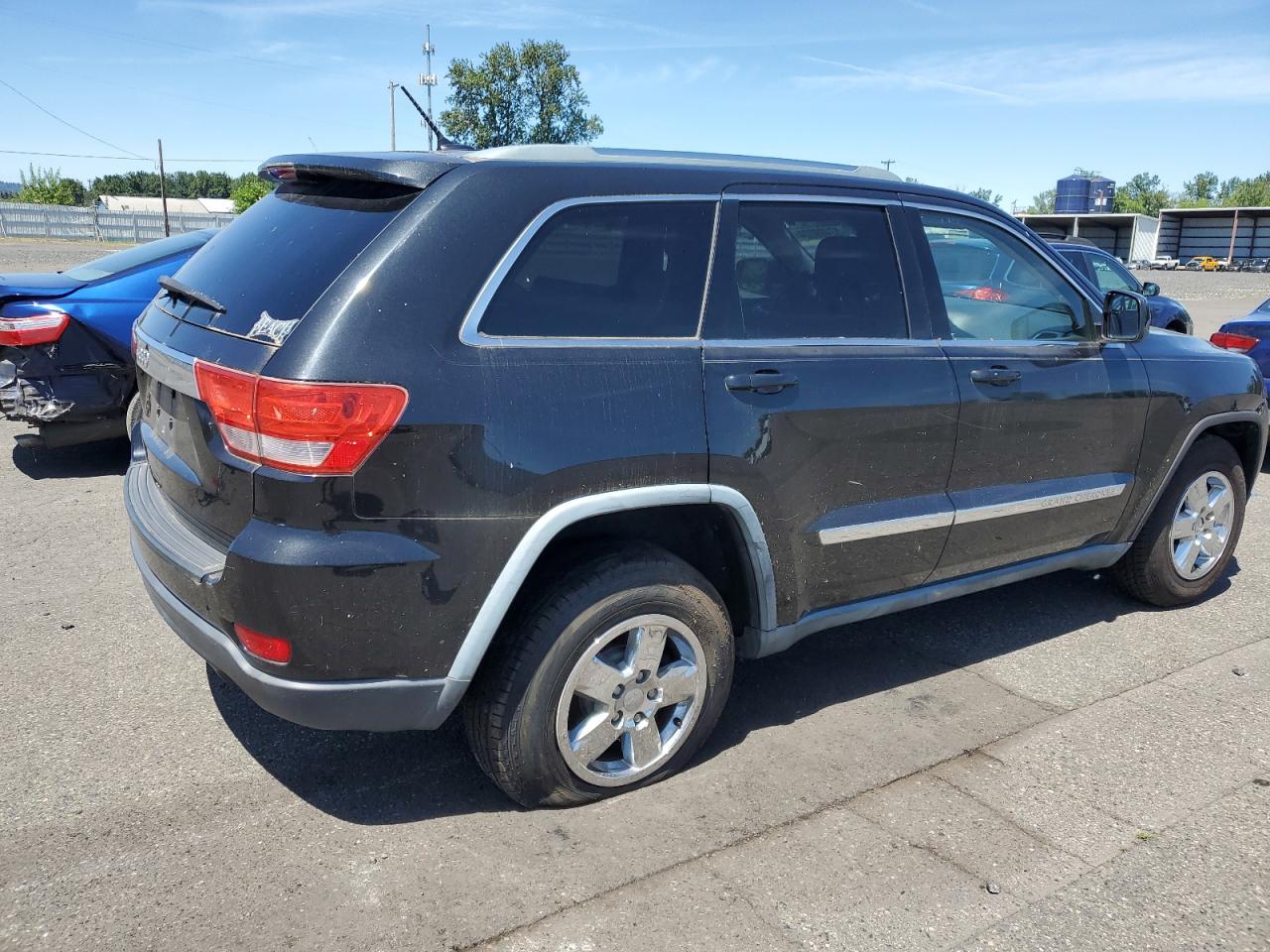 1J4RS4GGXBC672137 2011 Jeep Grand Cherokee Laredo