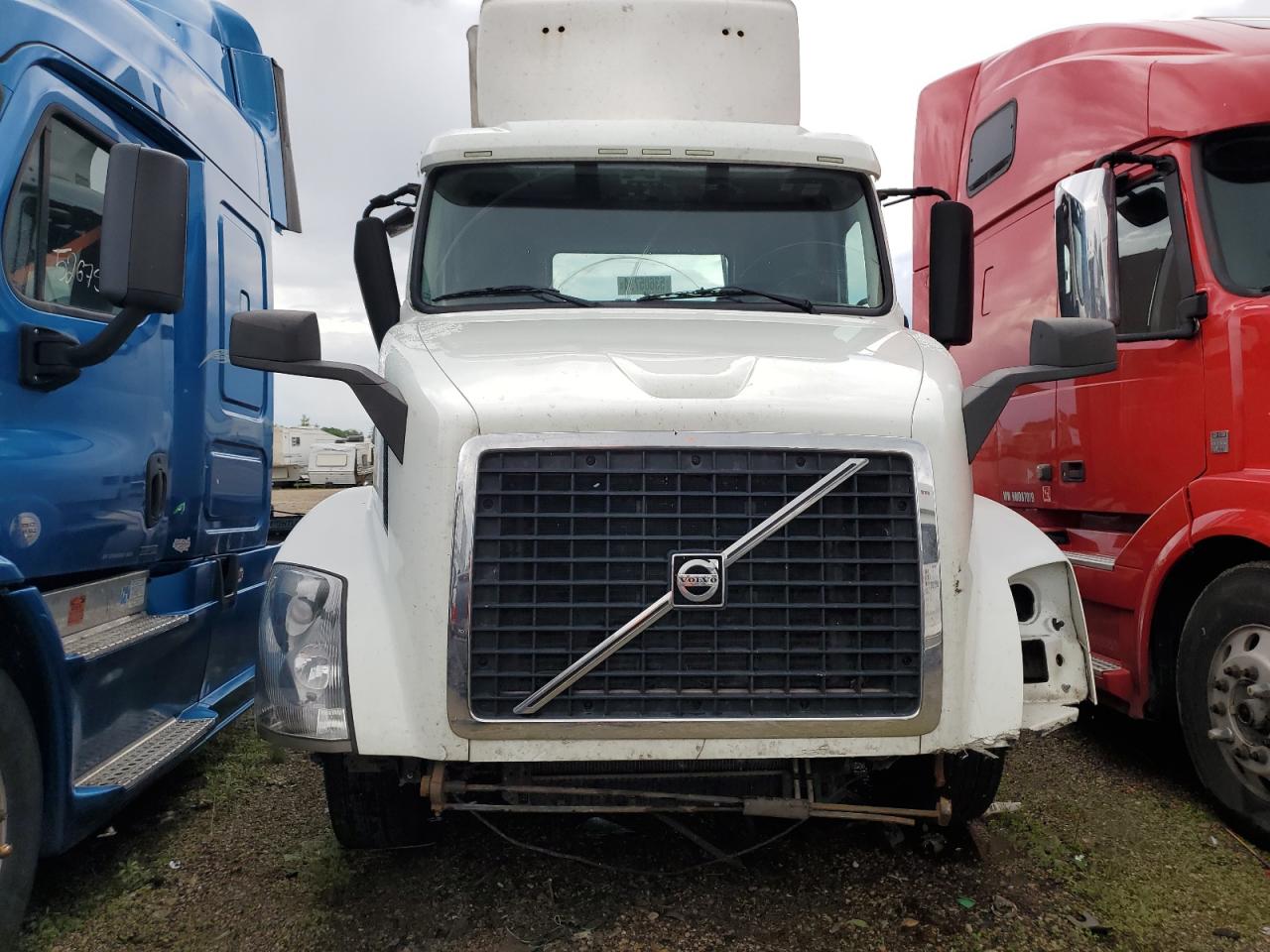 Lot #2940696486 2014 VOLVO VN VNL