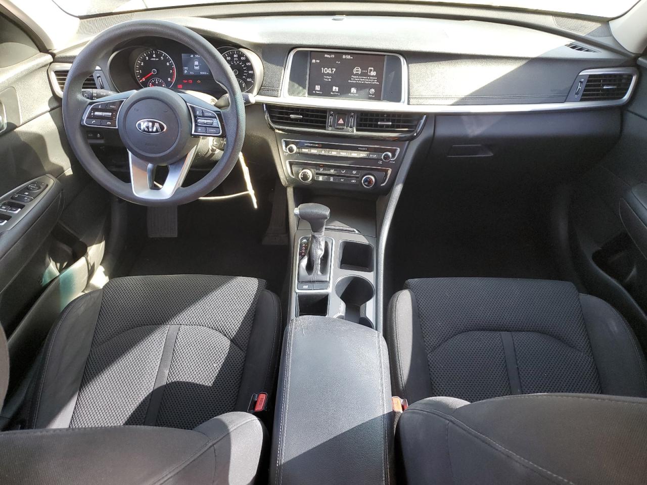 5XXGT4L3XKG293037 2019 Kia Optima Lx