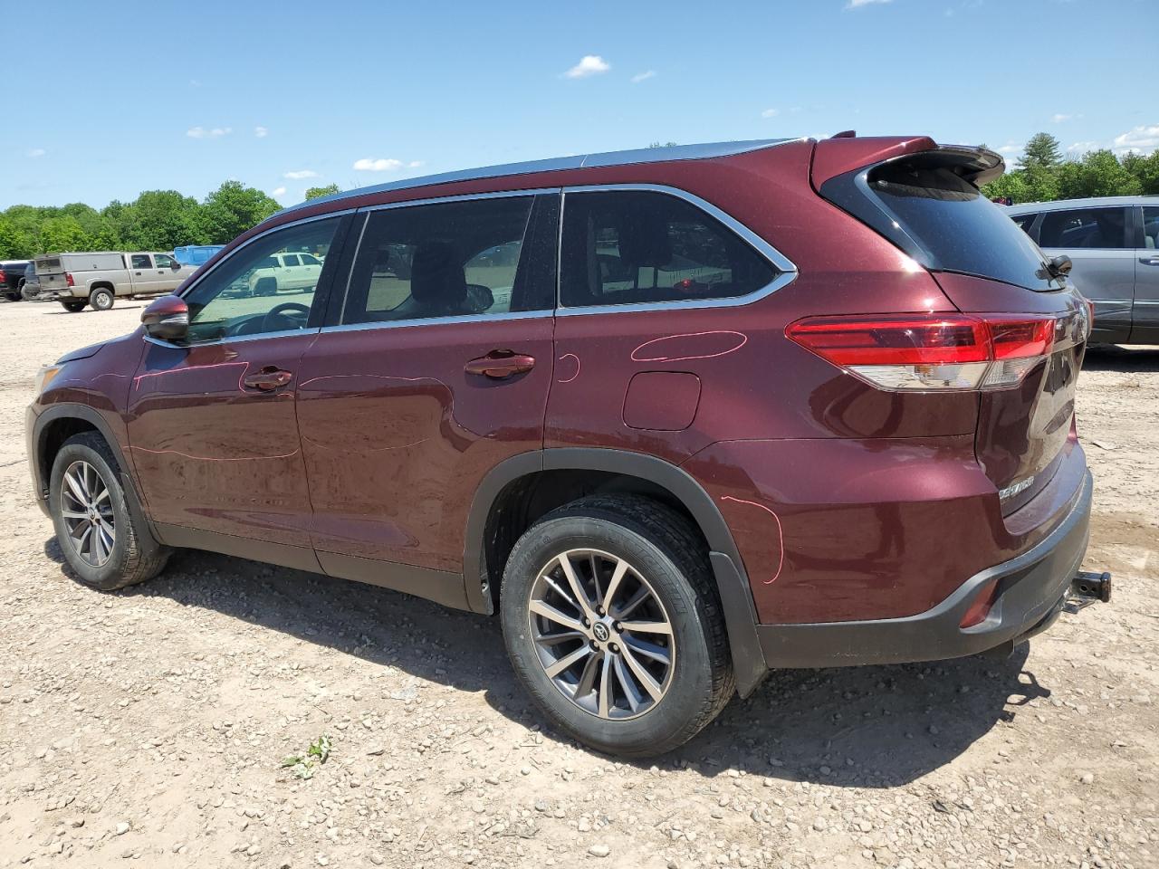 5TDJZRFH5KS718588 2019 Toyota Highlander Se