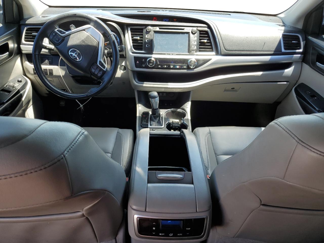 5TDJZRFHXJS861177 2018 Toyota Highlander Se