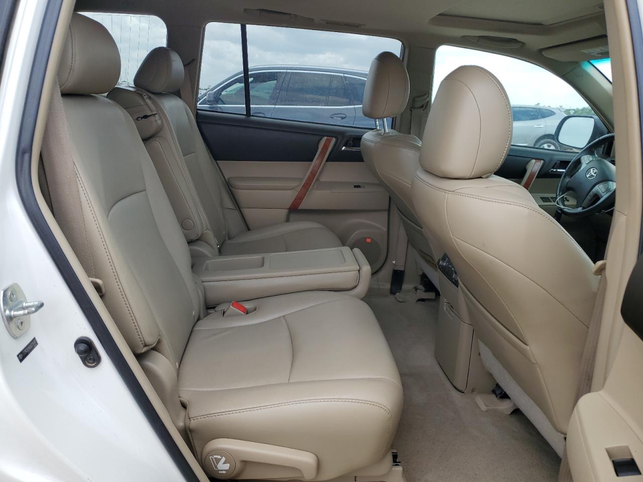 5TDYK3EHXAS016489 2010 Toyota Highlander Limited