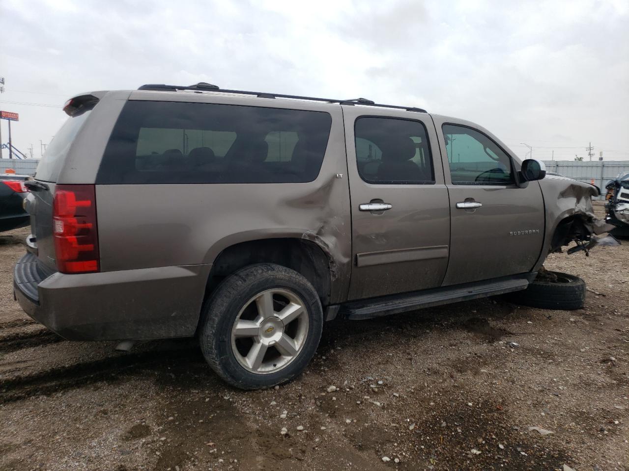 1GNSKJE32BR331261 2011 Chevrolet Suburban K1500 Lt