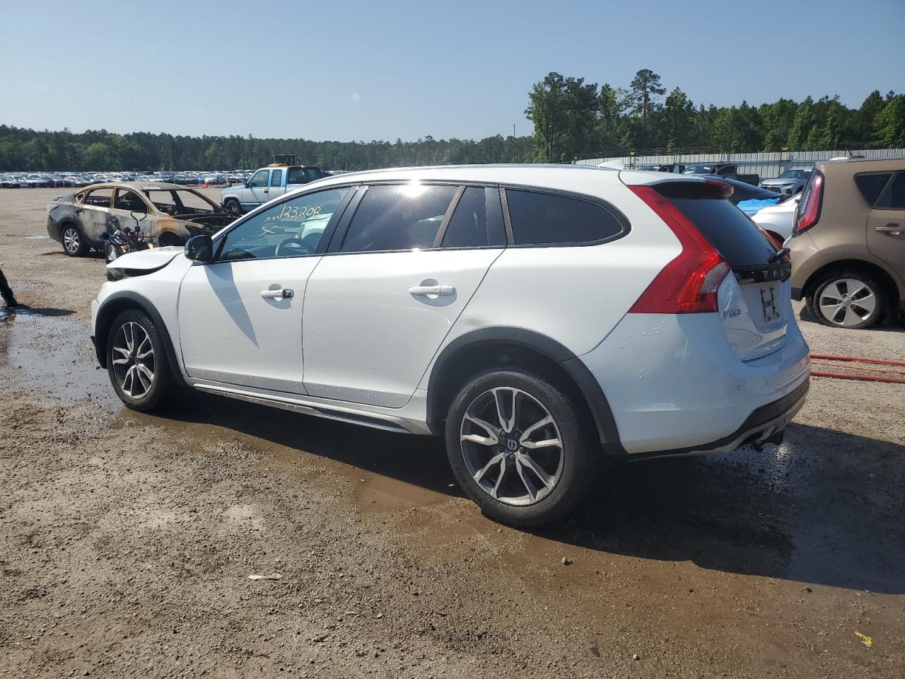 2016 Volvo V60 Cross Country Platinum vin: YV4612HM4G1016942