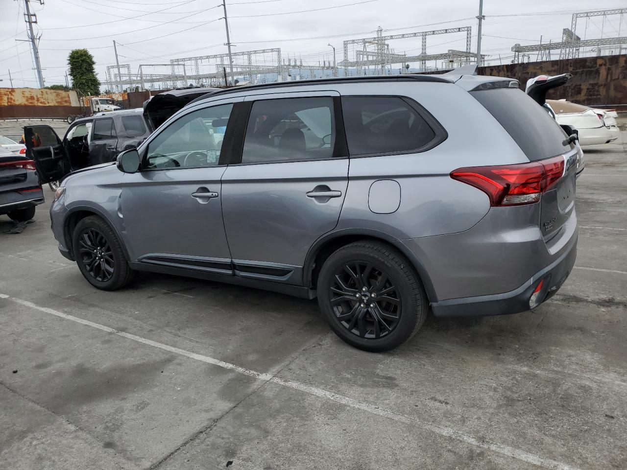 JA4AD3A32JZ046827 2018 Mitsubishi Outlander Se