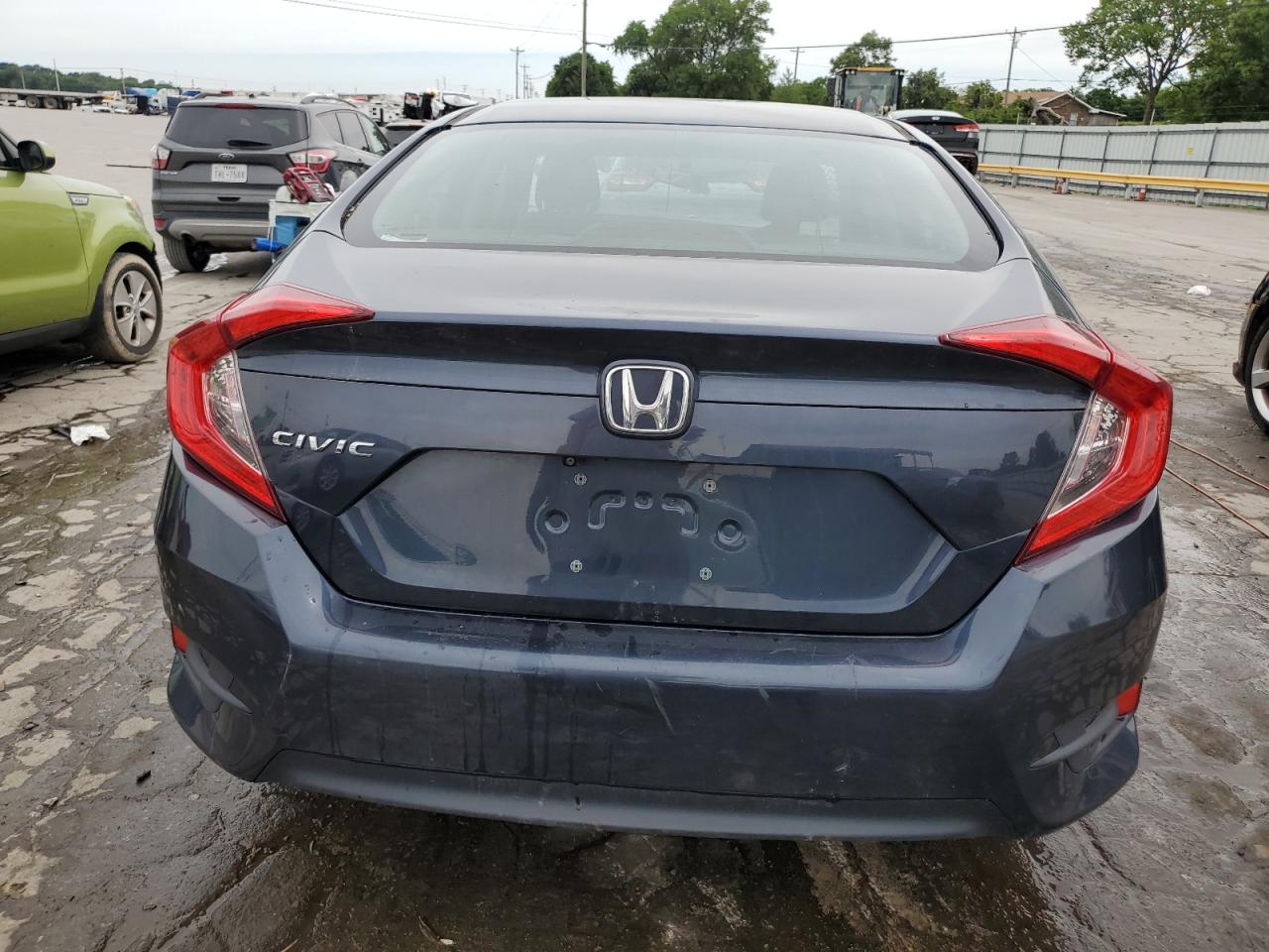 19XFC2F56JE023713 2018 Honda Civic Lx