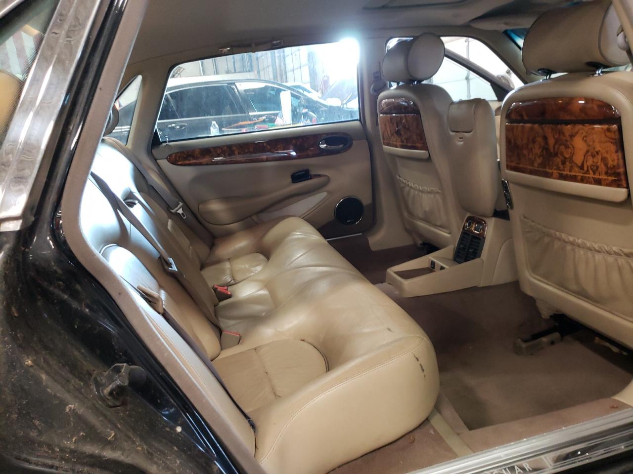 SAJDA24C8YLF03434 2000 Jaguar Vandenplas