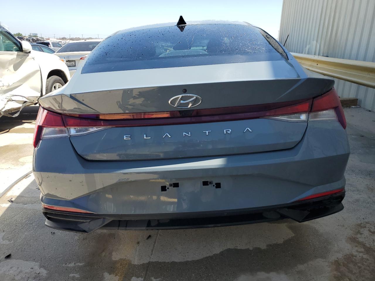 2021 Hyundai Elantra Sel vin: KMHLM4AG2MU070128