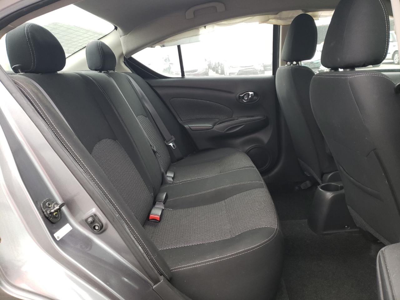 3N1CN7AP0JL886329 2018 Nissan Versa S