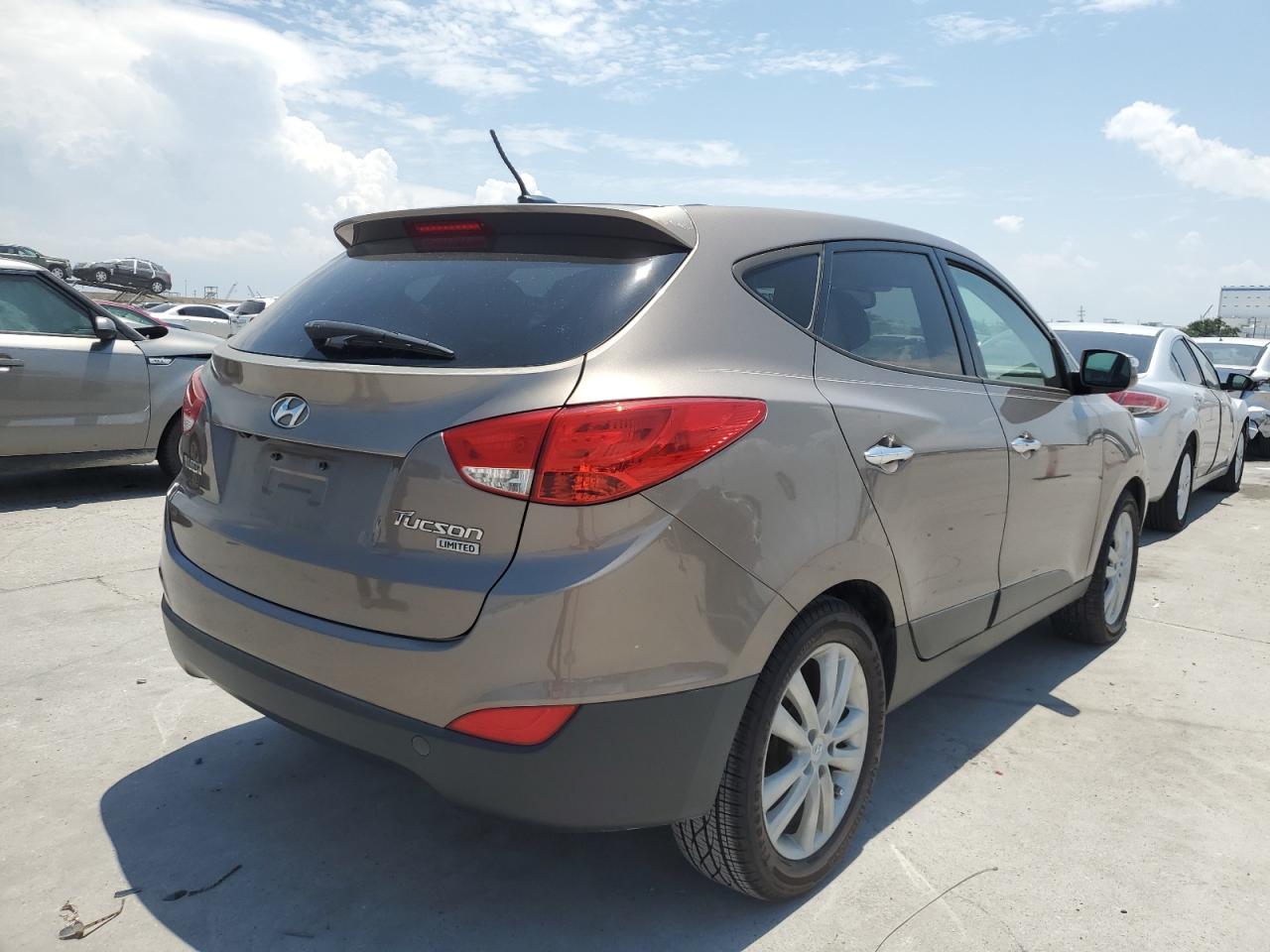 KM8JU3AC5DU635647 2013 Hyundai Tucson Gls