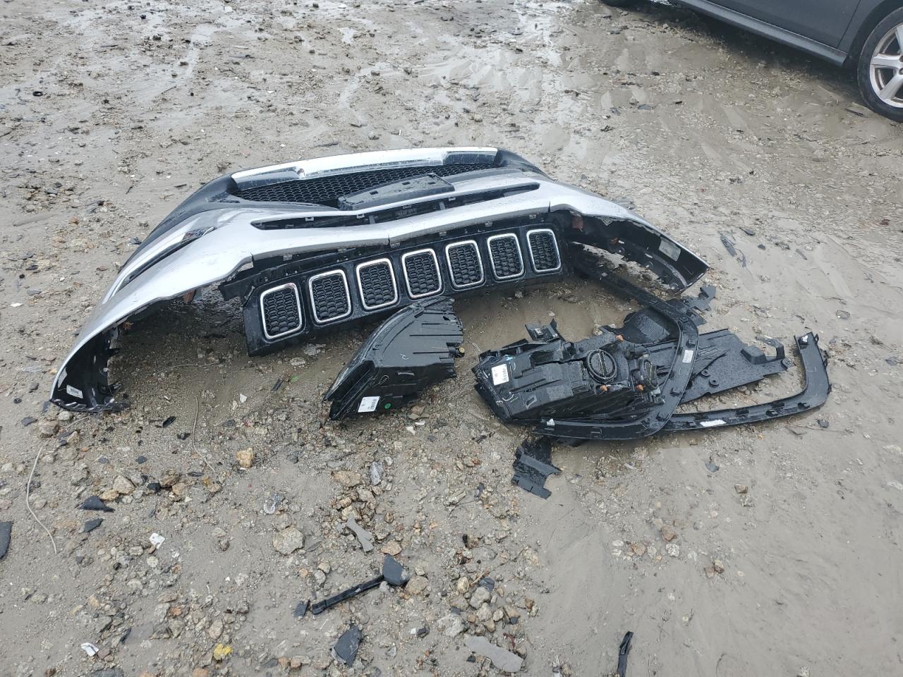 3C4NJDCB8JT201673 2018 Jeep Compass Limited