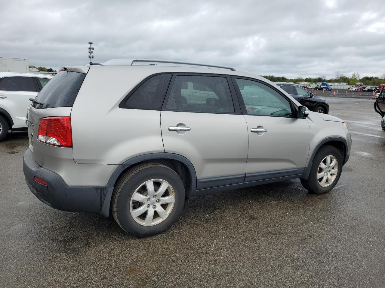 2013 Kia Sorento Lx vin: 5XYKT3A69DG385336